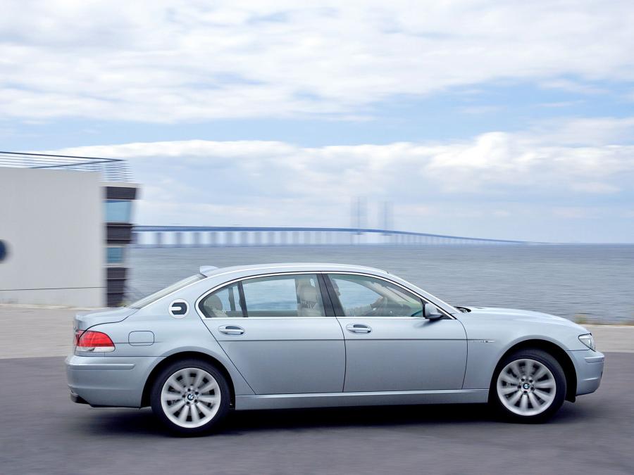  BMW Hydrogen 7 2007 года  (фото 14 из 16)